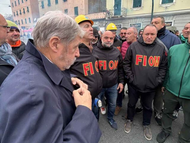 Bucci incontra i lavoratori dell’ex Ilva a Cornigliano: La Liguria lotta per salvare produzione e occupazione Bucci incontra i lavoratori dell’ex Ilva a Cornigliano: La Liguria lotta per salvare produzione e occupazione