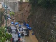 Genova Pegli, crollo muraglione in via Nicoloso da Recco: auto danneggiate e interruzione di gas ed energia Genova Pegli, crollo muraglione in via Nicoloso da Recco: auto danneggiate e interruzione di gas ed energia