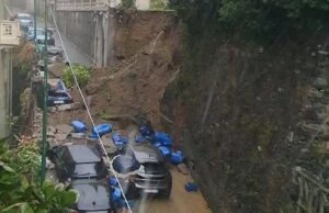 Genova Pegli, crollo muraglione in via Nicoloso da Recco: auto danneggiate e interruzione di gas ed energia Genova Pegli, crollo muraglione in via Nicoloso da Recco: auto danneggiate e interruzione di gas ed energia