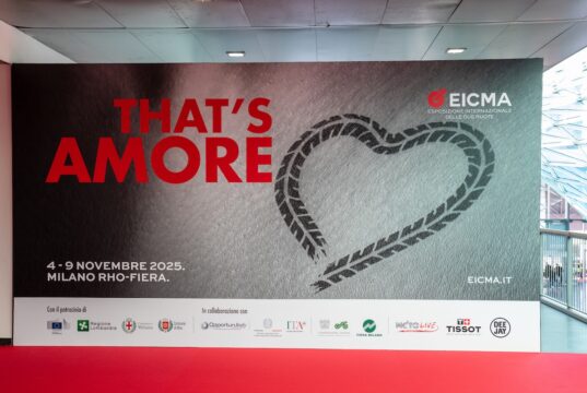 Medie chiare e medie scure: Eicma 2025, il salone della moto a Milano