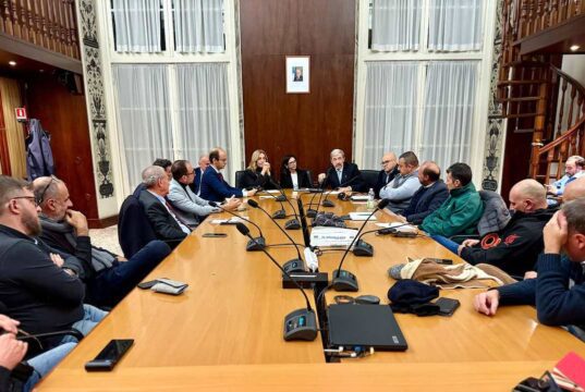 Ex Ilva Cornigliano, dopo il tavolo in Prefettura incontro a Roma il 28 novembre Ex Ilva Cornigliano, dopo il tavolo in Prefettura incontro a Roma il 28 novembre