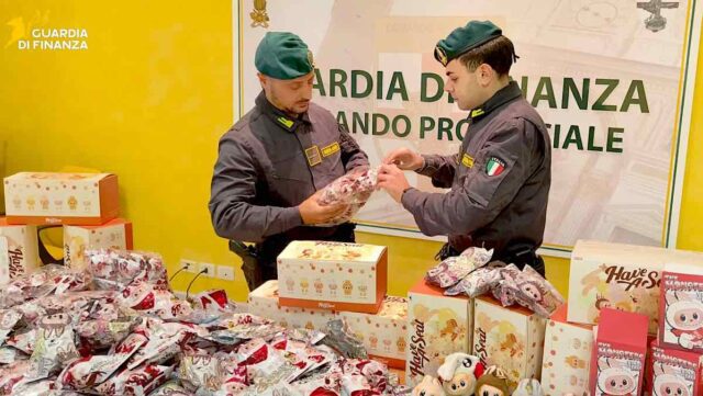 Maxi sequestro a Genova: oltre 1 milione di articoli contraffatti per valore superiore ai 3,5 milioni di euro 