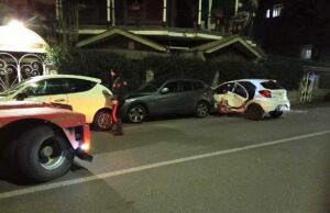 Mezzo pesante con targa polacca urta auto parcheggiate a Recco: intervengono i Carabinieri Mezzo pesante con targa polacca urta auto parcheggiate a Recco: intervengono i Carabinieri