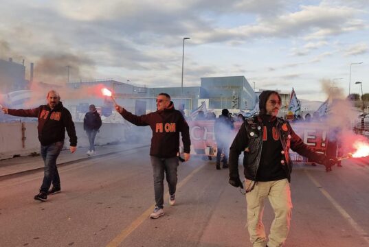 Ex Ilva Genova, lavoratori in corteo verso Sampierdarena: traffico in tilt dopo l’assemblea a Cornigliano Ex Ilva Genova, lavoratori in corteo verso Sampierdarena: traffico in tilt dopo l’assemblea a Cornigliano