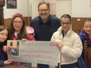 Varese Ligure, quattro bambine donano 450 euro al Comune grazie a un mercatino estivo solidale Varese Ligure, quattro bambine donano 450 euro al Comune grazie a un mercatino estivo solidale