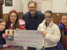 Varese Ligure, quattro bambine donano 450 euro al Comune grazie a un mercatino estivo solidale Varese Ligure, quattro bambine donano 450 euro al Comune grazie a un mercatino estivo solidale