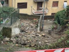 Maltempo, muro crolla a Marassi. Albero cade sui binari fra Borzoli e Acquasanta