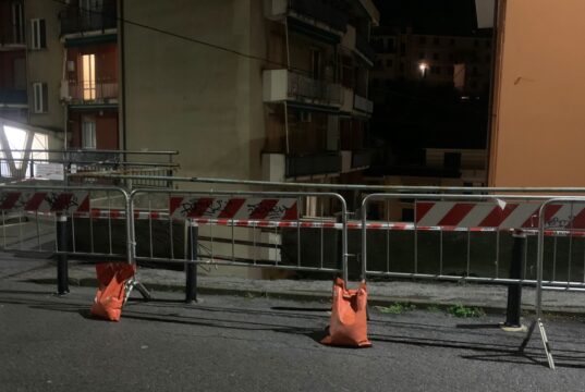 Maltempo, muro crolla a Bogliasco. Smottamenti e allagamenti: 100 interventi dei VVF