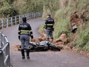 Rapallo, moto a terra: morto a 19 anni. Asfalto bagnato e non aveva visto frana sulla strada
