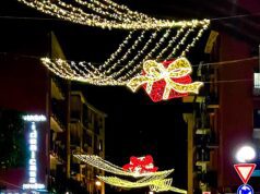 Recco inaugura il Natale con luminarie scintillanti Recco inaugura il Natale con luminarie scintillanti