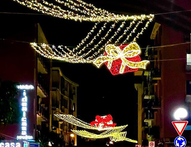 Recco inaugura il Natale con luminarie scintillanti