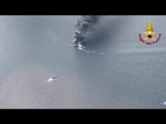 Bergeggi, a fuoco imbarcazione a vela