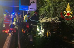 Incidente in A12 tra Sestri Levante e Deiva: auto si ribalta nella notte, cinque feriti Incidente in A12 tra Sestri Levante e Deiva: auto si ribalta nella notte, cinque feriti