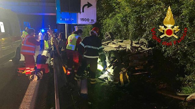 Incidente in A12 tra Sestri Levante e Deiva: auto si ribalta nella notte, cinque feriti Incidente in A12 tra Sestri Levante e Deiva: auto si ribalta nella notte, cinque feriti