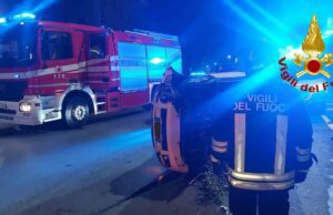 Sestri Ponente, auto si ribalta all’alba: due feriti lievi Sestri Ponente, auto si ribalta all’alba: due feriti lievi