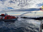 Bergeggi, a fuoco imbarcazione: l’intervento dei VVF Bergeggi, a fuoco imbarcazione: l'intervento dei VVF