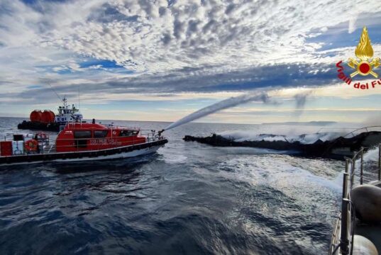 Bergeggi, a fuoco imbarcazione: l’intervento dei VVF Bergeggi, a fuoco imbarcazione: l'intervento dei VVF