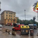 Numerosi interventi dei vigili del fuoco a Genova per il maltempo: alberi, frane e danni da vento