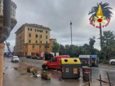Numerosi interventi dei vigili del fuoco a Genova per il maltempo: alberi, frane e danni da vento Numerosi interventi dei vigili del fuoco a Genova per il maltempo: alberi, frane e danni da vento