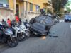 Auto cappottata in via Gobetti a Genova: donna ferita e traffico in tilt