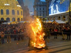 Confeugo a Genova, la fiamma va dritta: buon auspicio per il 2026 in piazza De Ferrari Confeugo a Genova, la fiamma va dritta: buon auspicio per il 2026 in piazza De Ferrari