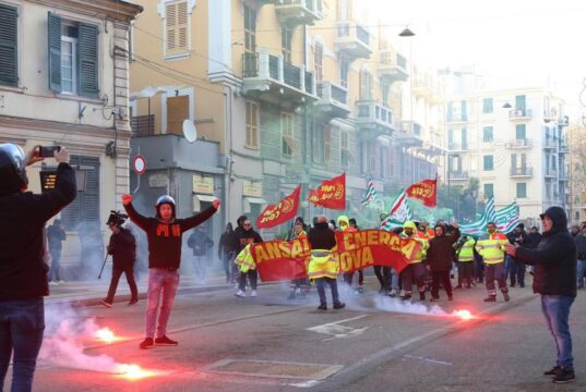 Ex Ilva Genova: corteo, blocchi su A10 e caos viabilità nel Ponente