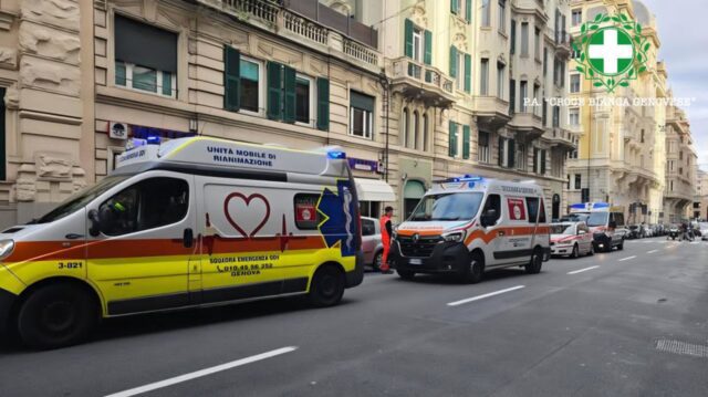 Mangiano pesce in un bar di via Cesarea: 10 finiscono all'ospedale Mangiano pesce in un bar di via Cesarea: 10 finiscono all'ospedale