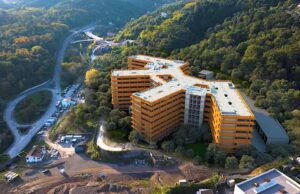 Nuovo Ospedale del Felettino, un anno di lavori: entro Pasqua visibili i primi due piani Nuovo Ospedale del Felettino, un anno di lavori: entro Pasqua visibili i primi due piani