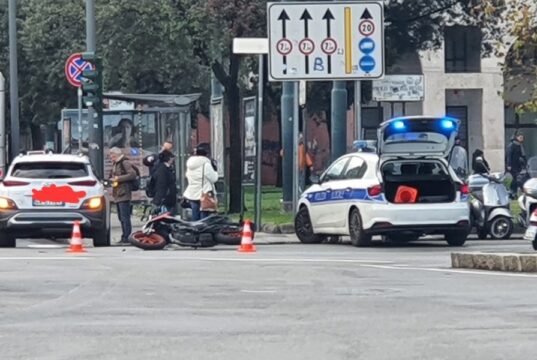 Scooter a terra a Brignole: 28enne soccorsa e trasportata al Galliera Scooter a terra a Brignole: 28enne soccorsa e trasportata al Galliera