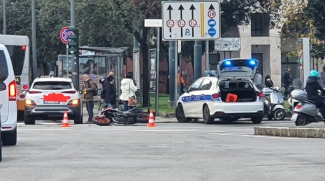Scooter a terra a Brignole: 28enne soccorsa e trasportata al Galliera