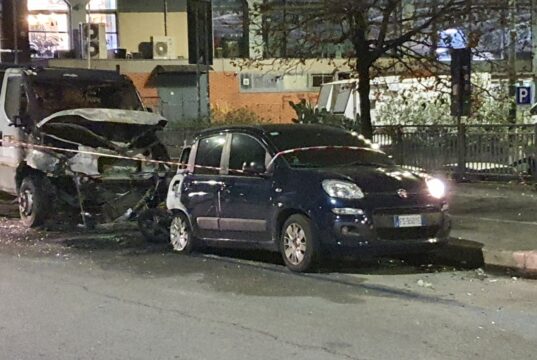 Scontri prima di Genoa-Inter a Marassi: 15 poliziotti feriti, indagini della Digos in corso Scontri prima di Genoa-Inter a Marassi: 15 poliziotti feriti, indagini della Digos in corso