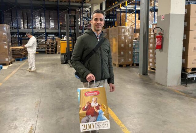 Natale 2024 a Genova: Grondona al fianco de La Ronda della Solidarietà con una dolce donazione Natale 2024 a Genova: Grondona al fianco de La Ronda della Solidarietà con una dolce donazione