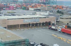 Vento forte a Genova, chiuso il Terminal PSA: traffico in tilt al casello di Pra’ Vento forte a Genova, chiuso il Terminal PSA: traffico in tilt al casello di Pra’