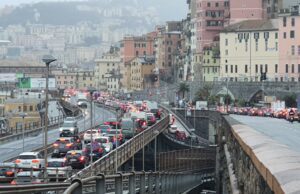 Incidente sulla Sopraelevata Aldo Moro: traffico bloccato verso Ponente