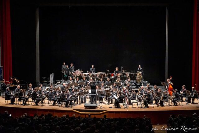Tutto esaurito al Carlo Felice per il concerto Un soffio di speranza