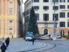 Albero di Natale 2025 in piazza De Ferrari: quanto costa, quando l’accensione e chi lo fornisce Albero di Natale 2025 in piazza De Ferrari: quanto costa, quando l’accensione e chi lo fornisce