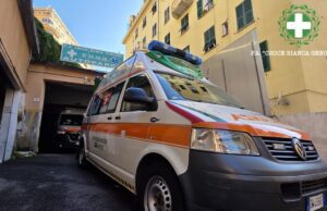 Via Assarotti, arresto cardiaco in strada: 65enne rianimato dopo quasi un’ora di manovre Via Assarotti, arresto cardiaco in strada: 65enne rianimato dopo quasi un’ora di manovre