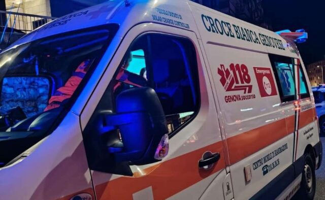 Aggressione notturna in via XII Ottobre a Genova: ferito un 41enne, rifiuta il ricovero