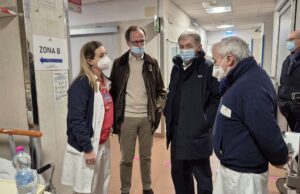Natale negli ospedali di Genova: Bucci e Nicolò al San Martino e al Galliera per gli auguri al personale sanitario Natale negli ospedali di Genova: Bucci e Nicolò al San Martino e al Galliera per gli auguri al personale sanitario