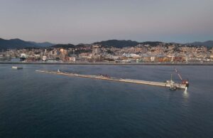 Posato il quattordicesimo cassone: la nuova diga foranea di Genova segna un traguardo decisivo Posato il quattordicesimo cassone: la nuova diga foranea di Genova segna un traguardo decisivo