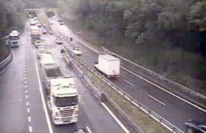 Camion in avaria sulla A7: traffico bloccato e code fino a 5 km verso Genova Camion in avaria sulla A7: traffico bloccato e code fino a 5 km verso Genova