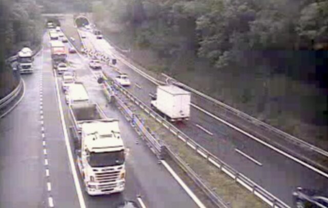 Camion in avaria sulla A7: traffico bloccato e code fino a 5 km verso Genova
