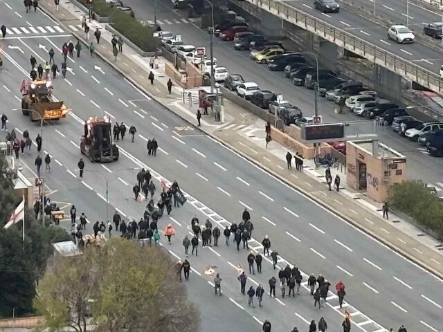 corteo ex ilva verso sampierdarena Ex Ilva Genova, i lavoratori lasciano Brignole e marciano verso Cornigliano