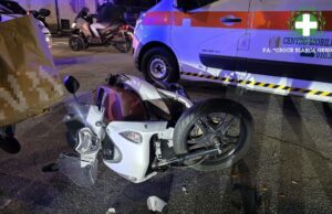 Incidente in via Rosselli a Genova: scooter contro auto, due ragazze ferite Incidente in via Rosselli a Genova: scooter contro auto, due ragazze ferite