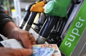 Carburanti, aumenti in arrivo: gasolio più caro dal 2026, effetti su prezzi e pedaggi autostradali Carburanti, aumenti in arrivo: gasolio più caro dal 2026, effetti su prezzi e pedaggi autostradali