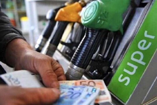 Carburanti, aumenti in arrivo: gasolio più caro dal 2026, effetti su prezzi e pedaggi autostradali Carburanti, aumenti in arrivo: gasolio più caro dal 2026, effetti su prezzi e pedaggi autostradali