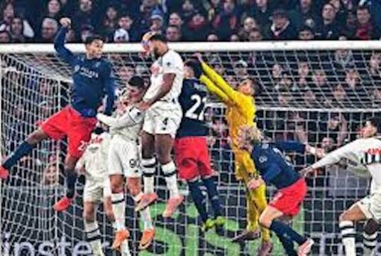 Il Genoa in 10 per 91′ cede all’Atalanta soltanto nel recupero. Gagliarda prova dei rossoblu.