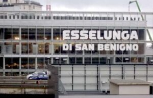 Tenta di rubare due smartwatch all’Esselunga di San Benigno: arrestato un 39enne Tenta di rubare due smartwatch all’Esselunga di San Benigno: arrestato un 39enne