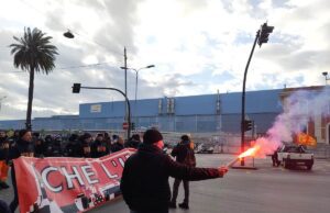 Ex Ilva, corteo dei lavoratori a Cornigliano: presidio alla stazione e ponente bloccato Ex Ilva, corteo dei lavoratori a Cornigliano: presidio alla stazione e ponente bloccato