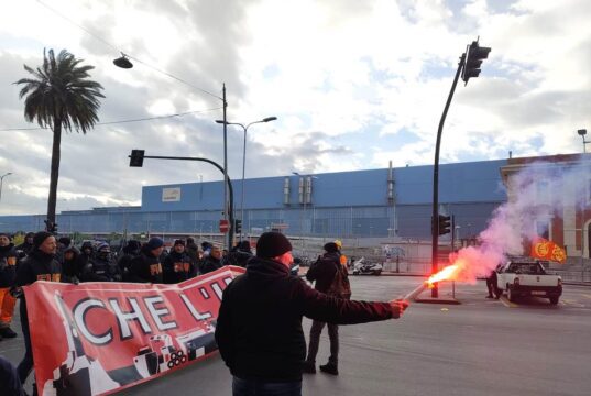 Ex Ilva, corteo dei lavoratori a Cornigliano: presidio alla stazione e Ponente bloccato Ex Ilva, corteo dei lavoratori a Cornigliano: presidio alla stazione e ponente bloccato